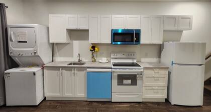 Lakeview Breaktrail Stays is a fully furnished 1-bedroom & separate living room