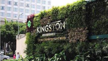 Vista frontal de la propiedad