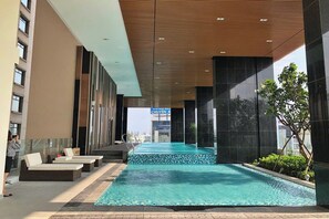 Outdoor pool - Tan Son Nhat Airport Kingston Residence (Phu Nhuan)