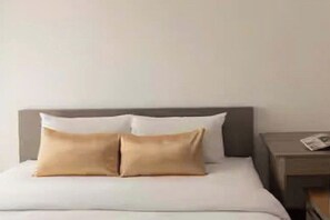 Grand-Suite, 1 Schlafzimmer, Zutritt zur Club Lounge, Stadtblick | Bettwäsche aus ägyptischer Baumwolle, hochwertige Bettwaren