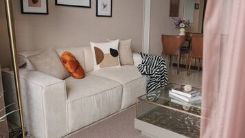 Suite Grand, 1 habitación, con acceso al salón lounge del club, vista a la ciudad | Sábanas de algodón egipcio, ropa de cama de alta calidad y edredón