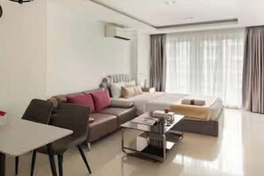 Grand Suite, 1 Bedroom, Club lounge access, City View | Egyptian cotton sheets, premium bedding, down duvets - Tan Son Nhat Airport Kingston Residence (Phu Nhuan)