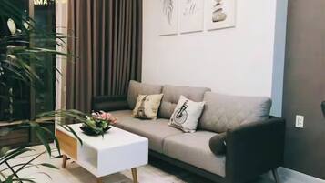 Presidential Suite, 2 Bedrooms, Club lounge access, City View | Living area