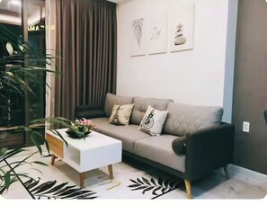 Presidential Suite, 2 Bedrooms, Club lounge access, City View | Living area