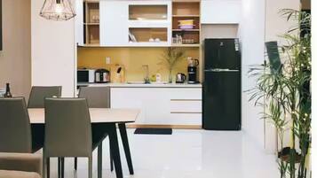 Presidential Suite, 2 Bedrooms, Club lounge access, City View | In-room dining