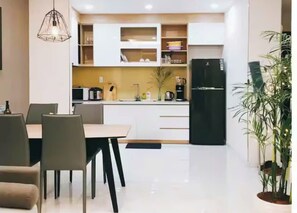 Presidential Suite, 2 Bedrooms, Club lounge access, City View | In-room dining