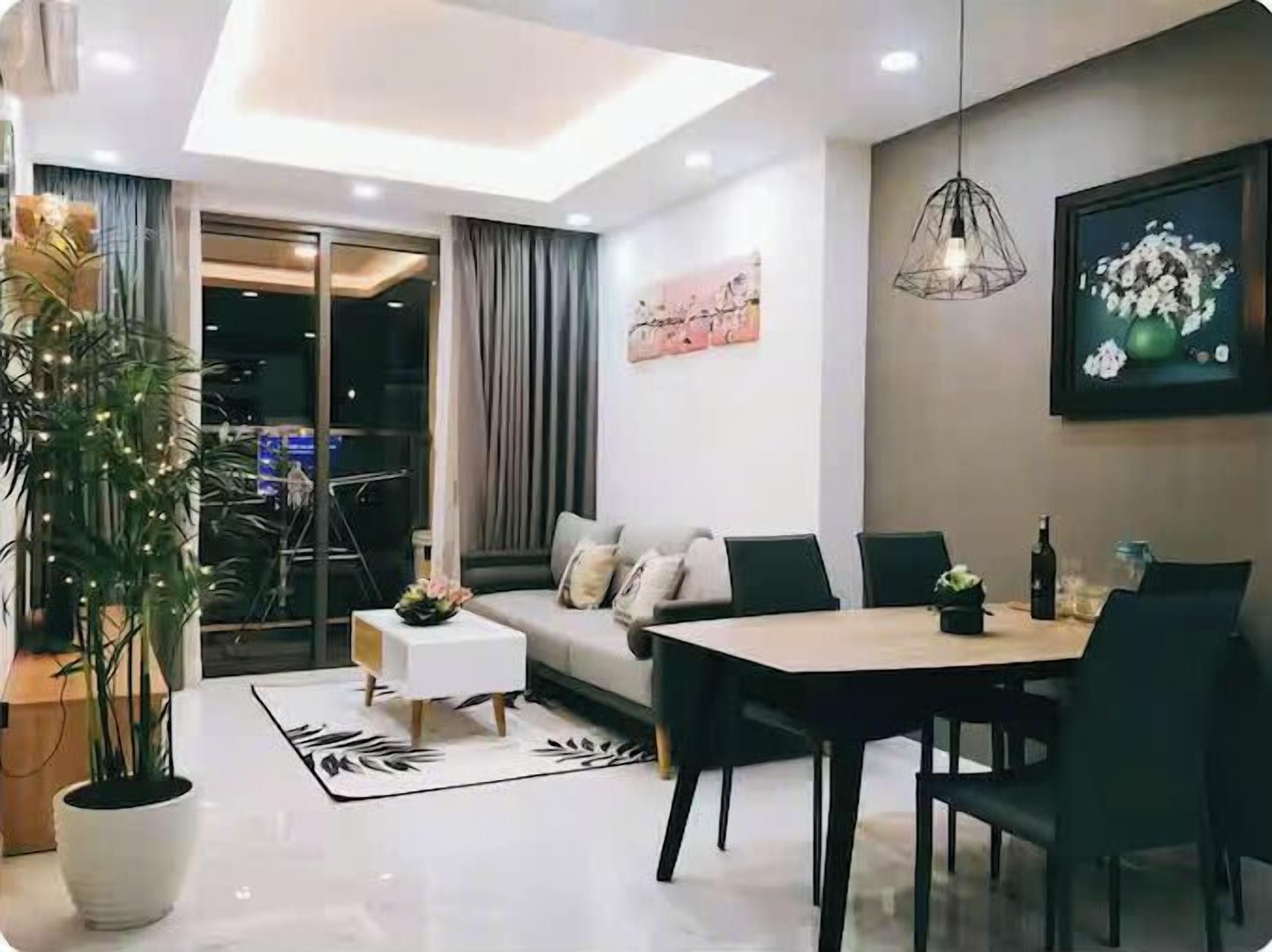 總統套房, 2 間臥室, 可使用俱樂部酒廊, 城市景觀 | 起居區 | 65-吋智慧型電視、有線頻道、壁爐、Netflix