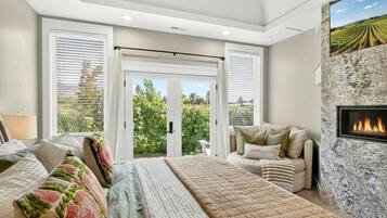 7 bedrooms, desk, iron/ironing board, WiFi