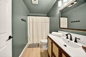 Secador de pelo y toallas