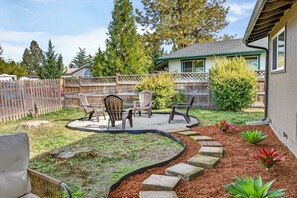 Property grounds - Quiet 3BR Home w/ Fenced Yard Near Airport (Medford)
