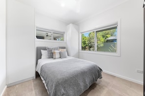 Iron/ironing board, WiFi, bed sheets - Jam Home | Compact Comfort Granny House Near West Ryde Station (West Ryde)