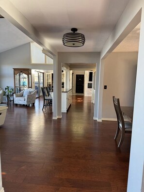 Interior - Lovely 5-bedroom country house in cool Little Flock with AC (Little Flock)