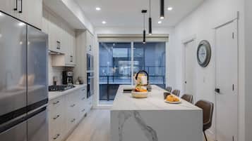 Fridge, microwave, oven, stovetop