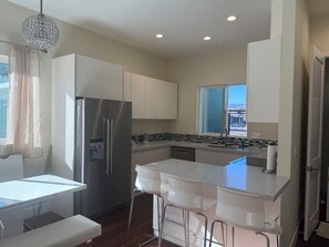 Mikrowelle, Ofen, Herdplatte, Geschirrspüler