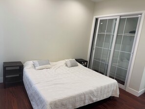2 chambres, fer et planche à repasser, Wi-Fi, draps fournis