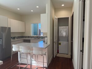 Mikrowelle, Ofen, Herdplatte, Geschirrspüler