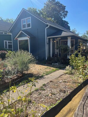 Exterior - Farewell Portland (Portland)