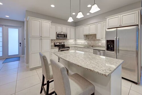 Quiet and Relaxing 3 Bed House With Pool in Sarasota Close to Siesta Key Beach