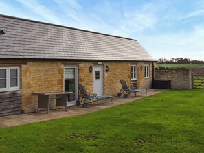 Terrace/patio - 2 bedroom accommodation in Thornhaugh, near Wisbech (Thornhaugh, near Wisbech)