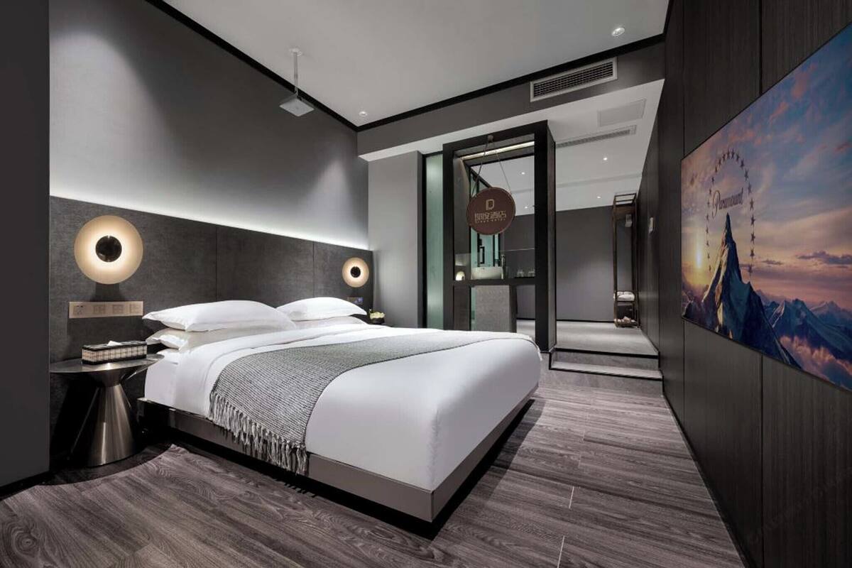 Junior Double Room, City View | Premium bedding, individually decorated, individually furnished, desk