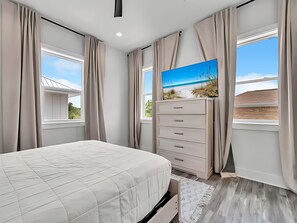 Room - New Owner Specials! Private Saltwater Pool, Steps to Beach, PCB Holidays!! (Panama City)