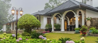 Garfield Bungalow by TONIK