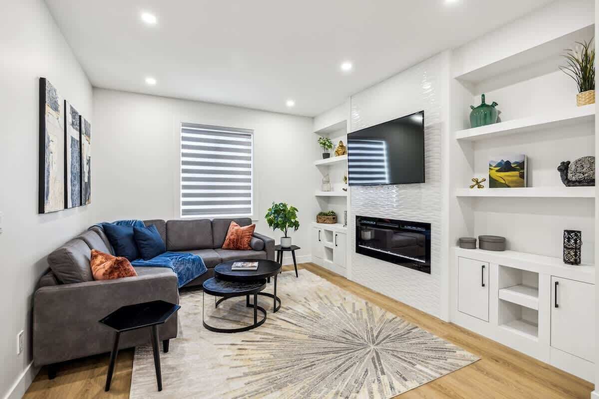 TV, fireplace, offices