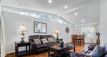 Stylish Stay in Crestwood-South