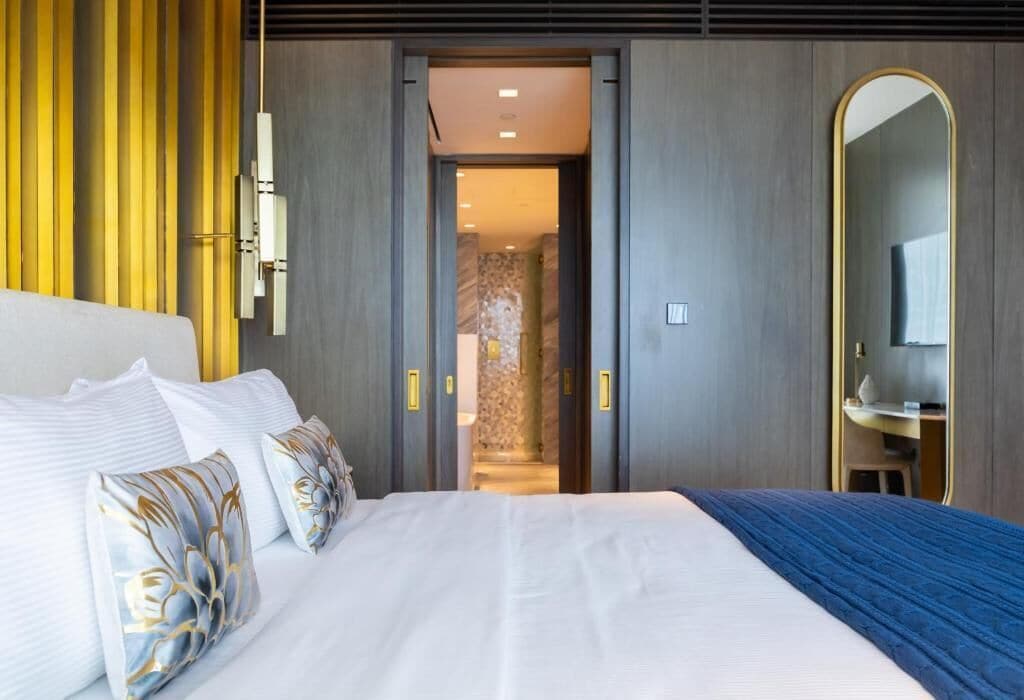 Royal Apartment, 1 Bedroom, Balcony, Partial Ocean View | In-room safe, iron/ironing board, free WiFi