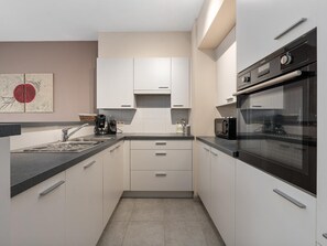 Fridge, microwave, oven, dishwasher - Spacious ground floor apartment for family (Blankenberge)