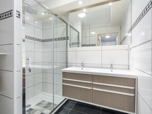 Shower, hair dryer - Pleasant apartment on the 2nd floor (Blankenberge)