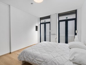 3 bedrooms, iron/ironing board, Internet - Beachfront holiday home near the market (Blankenberge)