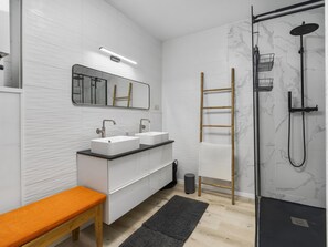 Shower, hair dryer - Beachfront holiday home near the market (Blankenberge)