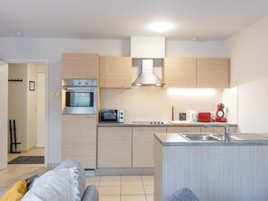 Réfrigérateur, micro-ondes, four, lave-vaisselle