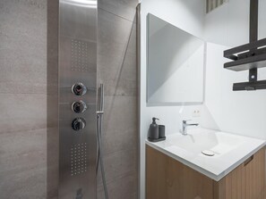 Een douche, een haardroger