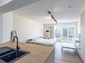1 bedroom, iron/ironing board, Internet - Modern studio with sea view (Middelkerke)