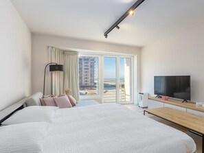 1 bedroom, iron/ironing board, Internet - Modern studio with sea view (Middelkerke)