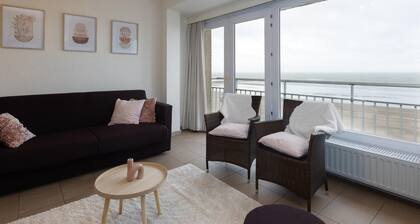 Apartment with sea view and two terraces
