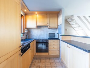 Fridge, microwave, oven, dishwasher - Charming holiday home close to the sea (Lombardsijde)
