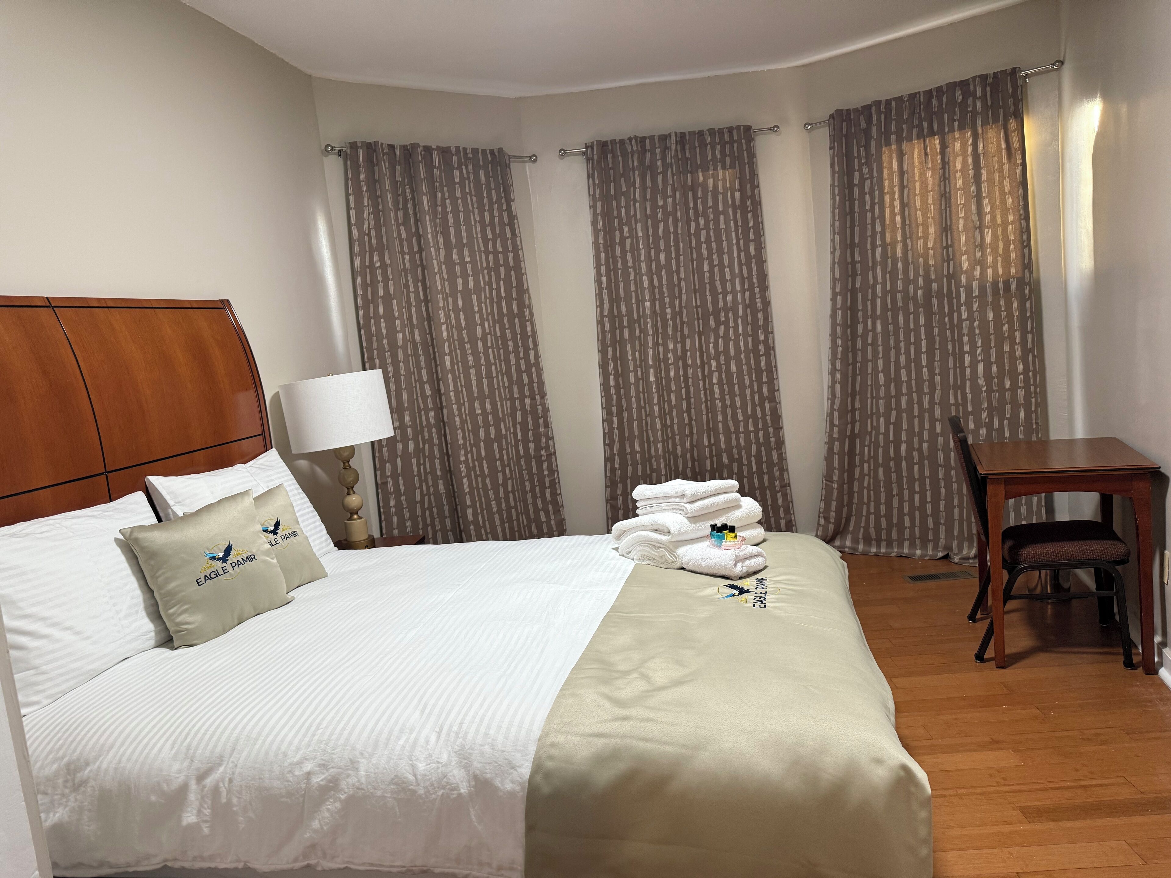 2 habitaciones, tabla de planchar con plancha y acceso a internet 