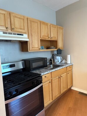 Private kitchen -  2-bedroom apartment in charming New Haven  with AC Apt#1 (New Haven)