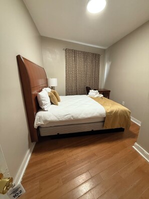 2 bedrooms, iron/ironing board, internet, bed sheets