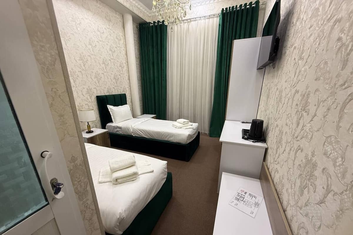 ملاءات للفراش لا تسبب الحساسية وألحفة محشوة بالريش ومكتب