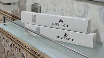 Habitació quàdruple executiva | Bany | Dutxa, articles de tocador gratuïts, assecador de cabells i sabatilles