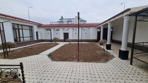 المنطقة المحيطة بالمنشأة