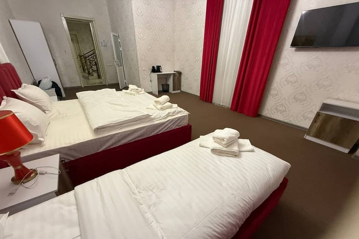 ملاءات للفراش لا تسبب الحساسية وألحفة محشوة بالريش ومكتب