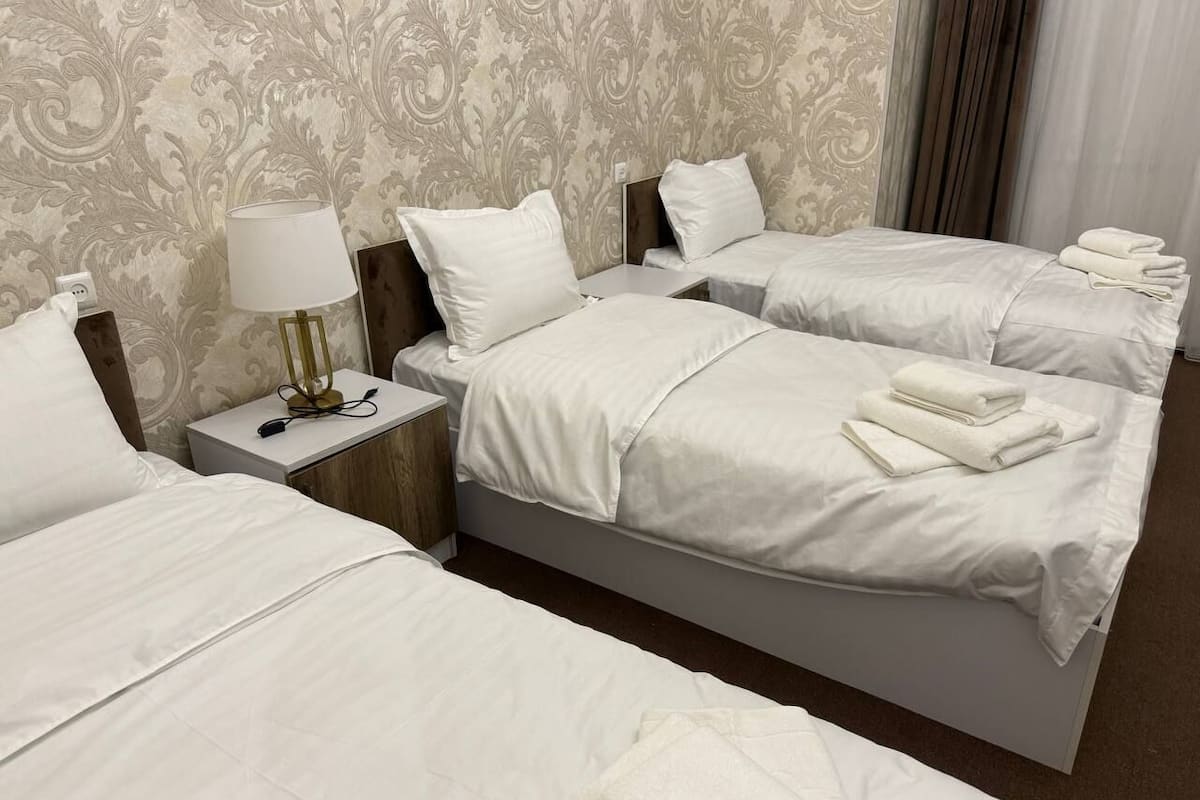 ملاءات للفراش لا تسبب الحساسية وألحفة محشوة بالريش ومكتب