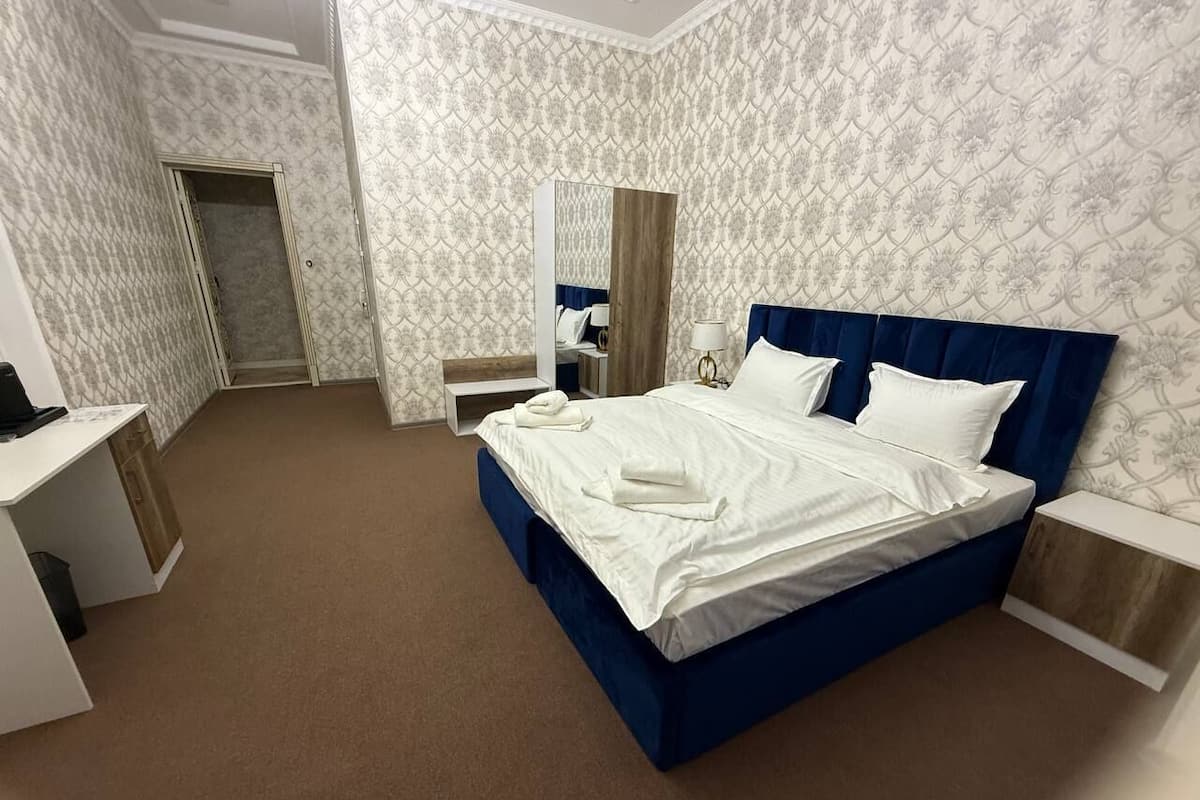 ملاءات للفراش لا تسبب الحساسية وألحفة محشوة بالريش ومكتب