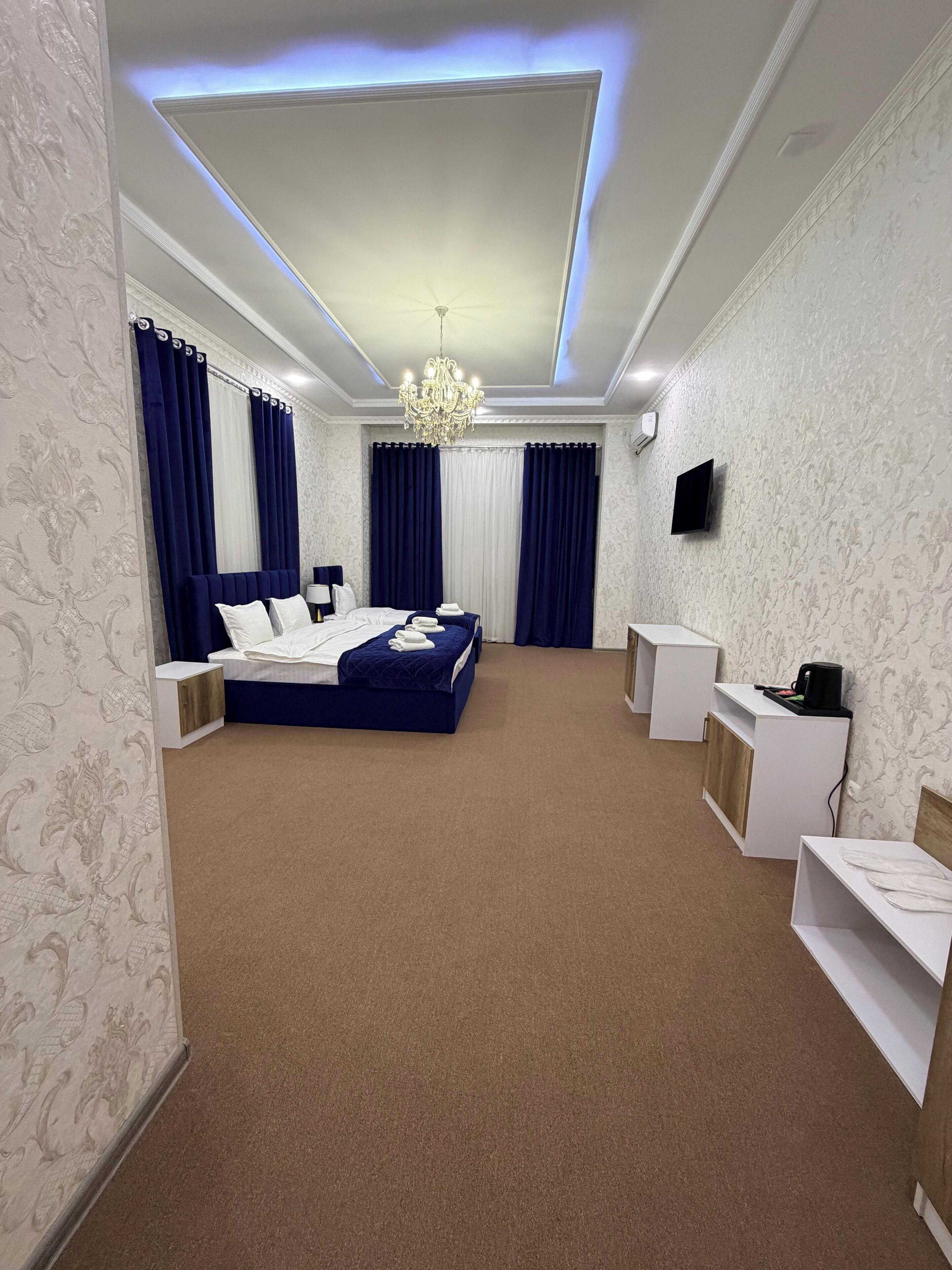 Habitación familiar | Ropa de cama hipoalergénica, edredones de plumas, escritorio