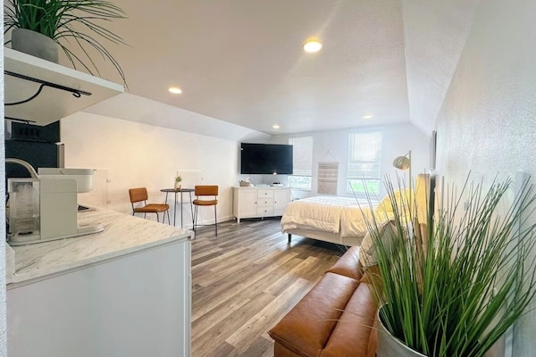 1 habitación, tabla de planchar con plancha, wifi gratis y ropa de cama